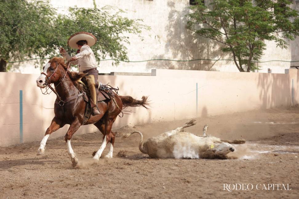 $!Triunfan Ximena Herrera y Luis González en el Caladero por aniversario de lienzo charro