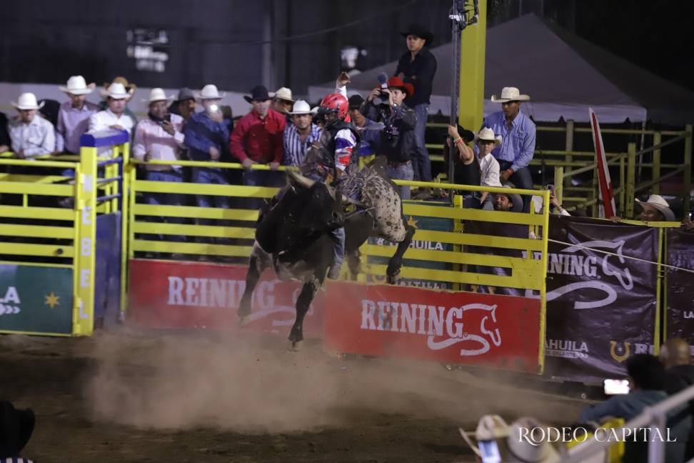 $!La bravura de los ejemplares nos dejó postales impresionantes como este reparo.