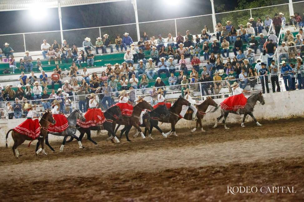 $!La tradición charra fue parte del evento con la presentación de las escaramuzas.