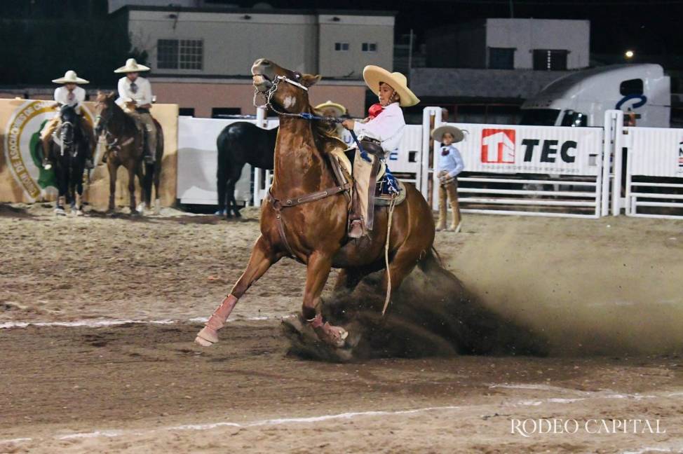 $!Jesús Fermín entrena todos los días en su casa y los fines de semana con su equipo, Charros de Monclova.