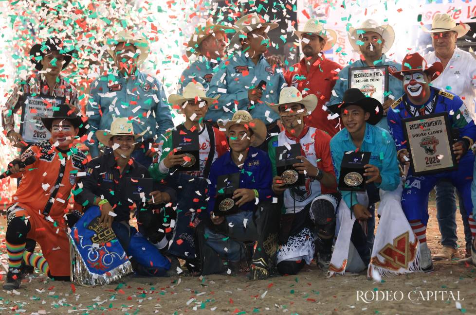 $!Los ganadores de la noche.
