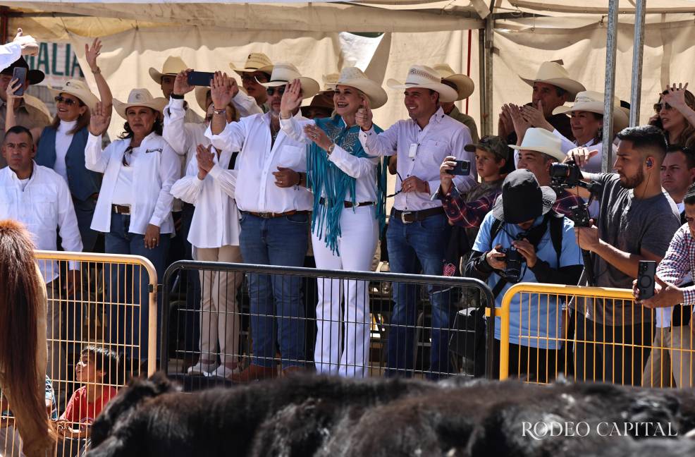 $!El Gobernador Manolo Jiménez estuvo presente en este evento realizado en Múzquiz.